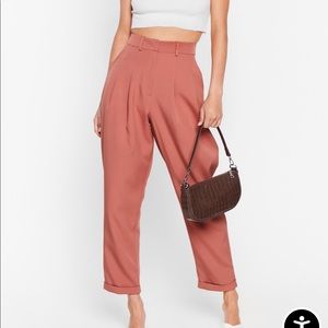 US 4 | High-Waisted Tapered Trousers With Pleats At Front